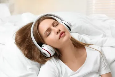 Imagem ilustrativa da imagem Histórias para dormir narradas por famosos auxiliam no sono