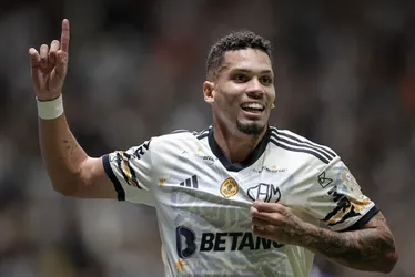 Imagem ilustrativa da imagem Hulk e Paulinho brilham, o Atlético-MG supera o Fortaleza e dorme no G-4