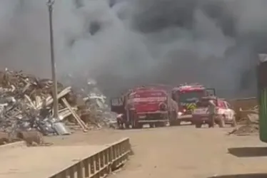 Imagem ilustrativa da imagem Incêndio atinge empresa de materiais recicláveis em Cariacica