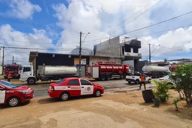 Imagem ilustrativa da imagem Incêndio atinge galpão de transportadora na Serra