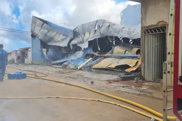 Imagem ilustrativa da imagem Incêndio atinge galpão de transportadora na Serra