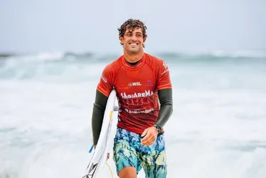 Imagem ilustrativa da imagem João Chianca sofre grave acidente no Havaí e é socorrido por surfistas