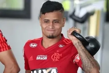 Imagem ilustrativa da imagem Jogador ex-Flamengo é acusado de assediar mulher em piscina