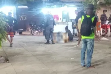 Imagem ilustrativa da imagem Jovem de 19 anos é morto e homem fica ferido por tiro em praça de Vitória
