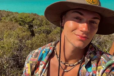 Imagem ilustrativa da imagem Jovem perde perna em ataque de tubarão e se filma sangrando: 'Me despedir'