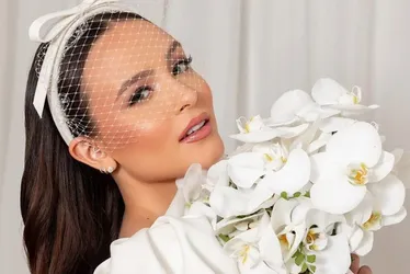 Imagem ilustrativa da imagem Larissa Manoela 'entra' sozinha em casamento com Frambach