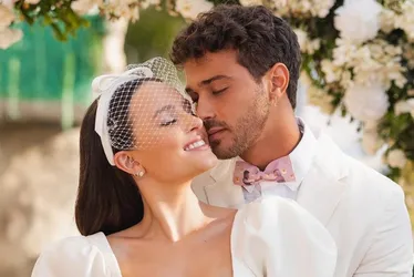 Imagem ilustrativa da imagem Larissa Manoela se casa em cerimônia secreta: 'Estamos destinados a ser'