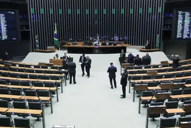 Imagem ilustrativa da imagem Lei que pode favorecer cartéis é aprovada pela Câmara na madrugada