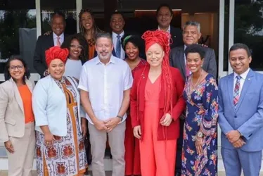 
          Imagem ilustrativa da imagem Lula aguarda gesto de Milei para definir quem vai à posse
          