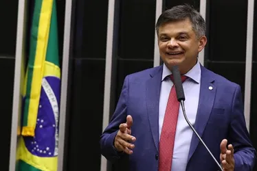 
          Imagem ilustrativa da imagem Lula é avisado de derrubada a eventual veto à desoneração
          