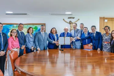 Imagem ilustrativa da imagem Lula sanciona critérios para retomar obras em educação e saúde