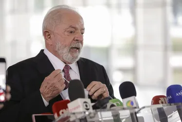 Imagem ilustrativa da imagem Lula tem alta antecipada e deixa hospital em Brasília