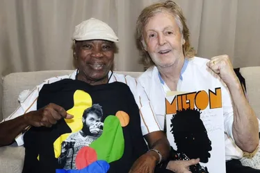 Imagem ilustrativa da imagem Milton Nascimento mostra foto com Paul McCartney e filho relata bastidores