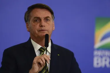Imagem ilustrativa da imagem Ministro do TSE condena Bolsonaro à inelegibilidade pela terceira vez