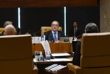 Imagem ilustrativa da imagem Ministros do STF pedem renúncia de líder do governo