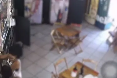 Imagem ilustrativa da imagem Mulher é flagrada com cartão roubado, confessa crime e é liberada