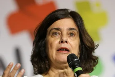 Imagem ilustrativa da imagem Mulher finge ser ministra da Saúde para aplicar golpe e é presa