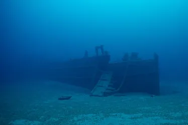 Imagem ilustrativa da imagem Navio desaparecido há mais de 100 anos é encontrado no fundo de lago