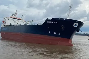Imagem ilustrativa da imagem Navio petroleiro tomba no Rio Amazonas