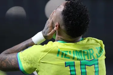 Imagem ilustrativa da imagem Neymar é operado em Belo Horizonte e deve voltar aos gramados daqui a dez meses