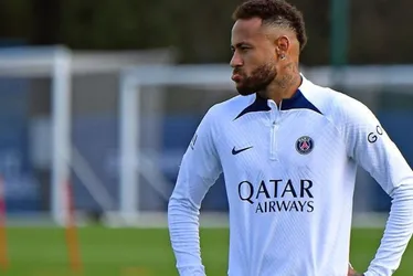 Imagem ilustrativa da imagem Neymar lamenta rebaixamento do Santos à Série B: 'Nós iremos voltar a sorrir'