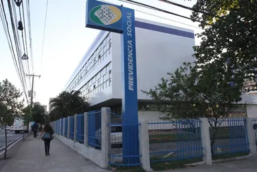 Imagem ilustrativa da imagem Nova lei para reduzir fila do INSS cria 2 mil cargos