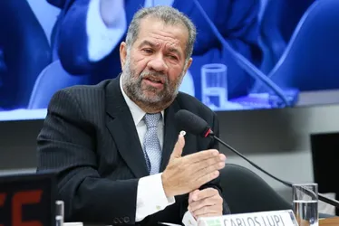 Imagem ilustrativa da imagem Nova lei para reduzir fila do INSS cria 2 mil cargos