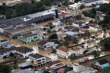 Imagem ilustrativa da imagem Novos temporais atingem Santa Catarina e mortes sobem para seis