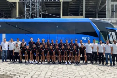 Imagem ilustrativa da imagem Ônibus do sub-14 do Vasco pega fogo a caminho do Rio de Janeiro