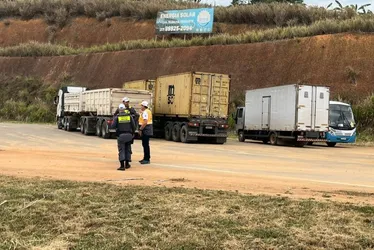 Imagem ilustrativa da imagem Operação Carga Pesada: 47 motoristas autuados durante ação em rodovia do ES