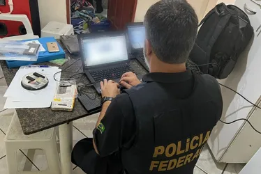 Imagem ilustrativa da imagem PF apreende celular de adolescente na Serra com conteúdo de violência sexual