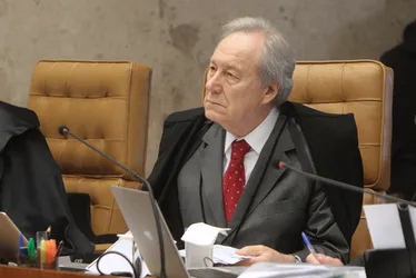 
          Imagem ilustrativa da imagem PT aposta que Lewandowski não resistirá a convite de Lula
          