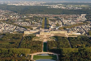Imagem ilustrativa da imagem Palácio de Versalhes é evacuado por suspeita de bomba