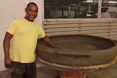 Imagem ilustrativa da imagem Panela de barro gigante para fazer moqueca de 1,5 tonelada