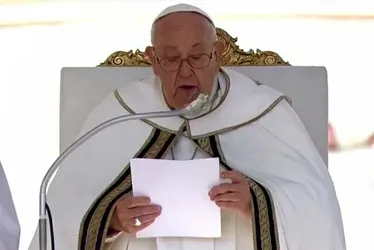 Imagem ilustrativa da imagem Papa diz que mundo está desmoronando