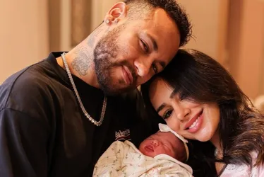 Imagem ilustrativa da imagem 'Papai tentou', diz Bruna Biancardi sobre ausência de Neymar no parto da filha