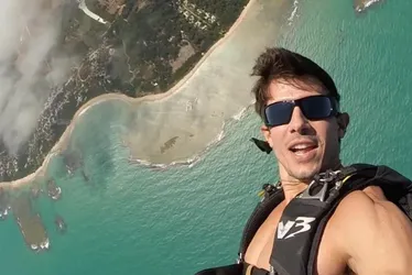 Imagem ilustrativa da imagem Paraquedista morre durante salto em SP