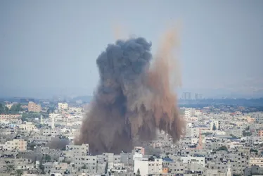 Imagem ilustrativa da imagem "Passei pelo inferno", diz israelense de 85 anos sequestrada por Hamas
