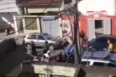 Imagem ilustrativa da imagem Perseguição, tiros e suspeito preso em telhado de casa no Sertão pernambucano