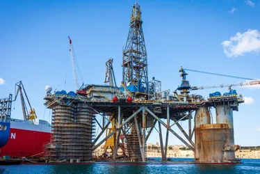 Imagem ilustrativa da imagem Petróleo dispara e supera os US$ 90 por barril