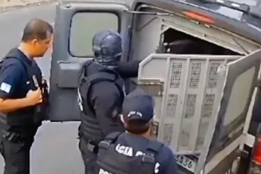 Imagem ilustrativa da imagem Policial lança spray e fecha viatura com detidos durante operação no ES