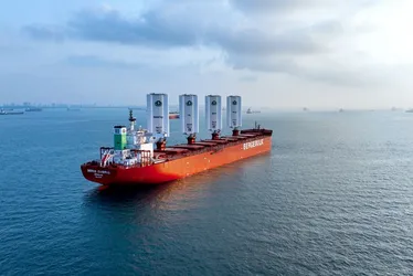 Imagem ilustrativa da imagem Porto do ES recebe viagem inaugural de navio com velas rígidas