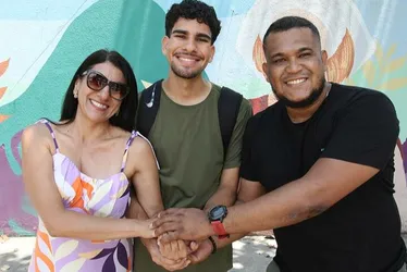 Imagem ilustrativa da imagem Portões fecham para candidatos do Enem e alunos começam primeiro dia de provas