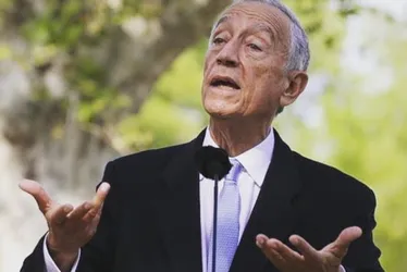 Imagem ilustrativa da imagem Presidente de Portugal é acusado de favorecer bebês do Brasil em fila para remédio