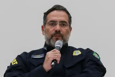 Imagem ilustrativa da imagem Procuradoria vai investigar se diretor da PRF ajudou a promover atos de Lula e Dino