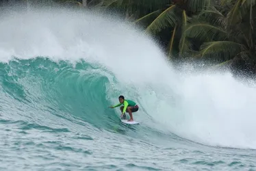 Imagem ilustrativa da imagem Promessa do surfe capixaba realiza sonho em Portugal