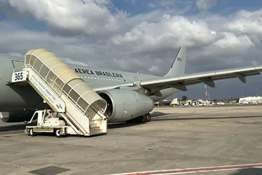 Imagem ilustrativa da imagem Quarta aeronave da FAB com brasileiros repatriados decola de Tel-Aviv rumo ao Rio