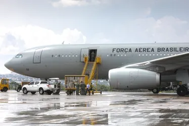 Imagem ilustrativa da imagem Quinta aeronave da FAB com brasileiros repatriados decola de Tel Aviv