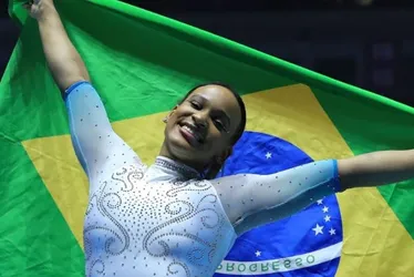 Imagem ilustrativa da imagem Rebeca Andrade leva prata nas barras assimétricas na Copa do Mundo