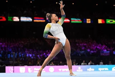 Imagem ilustrativa da imagem Rebeca Andrade se garante em quatro finais no Mundial de ginástica